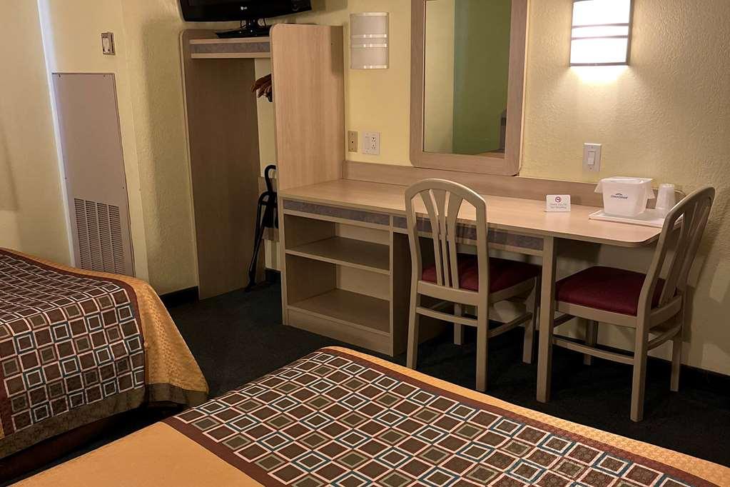 Howard Johnson By Wyndham Tennessee Motel Clarksville