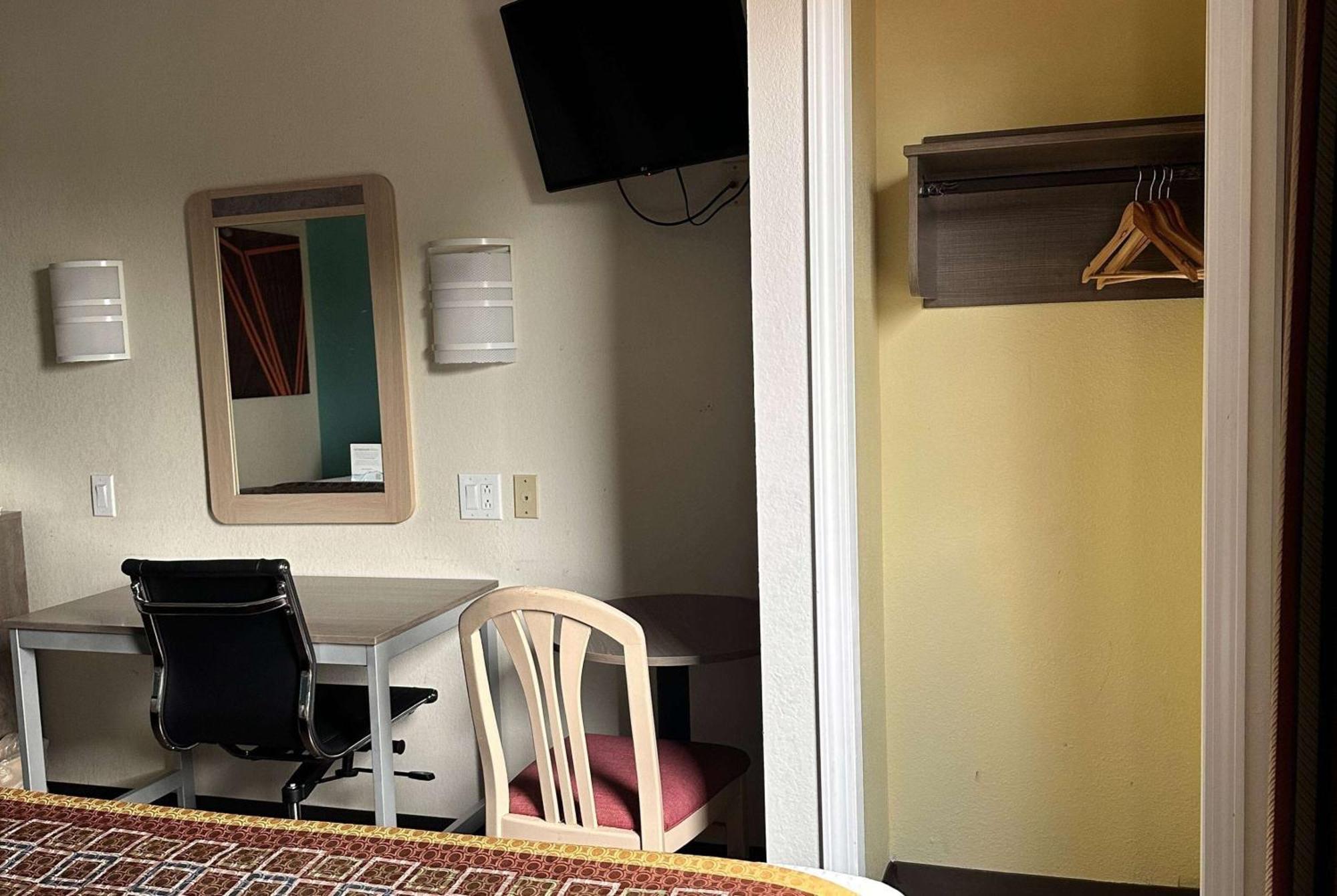 Howard Johnson By Wyndham Tennessee Clarksville
