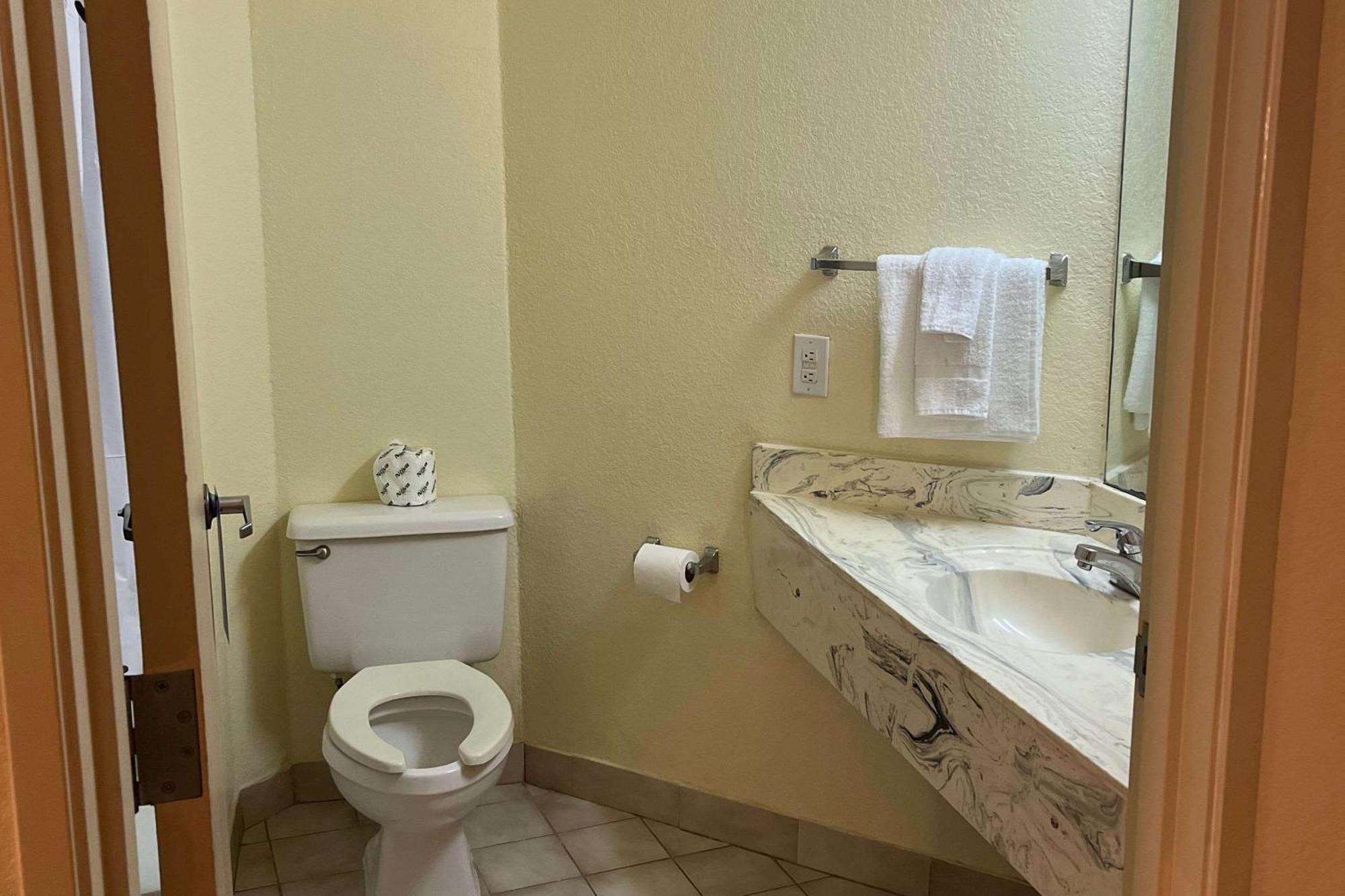 Motel Howard Johnson By Wyndham Tennessee Clarksville